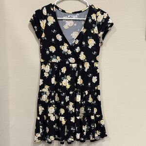 Hollister Black Floral Midi Dress With Tie For Back V Neck Short Sleeve Small